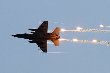    F-16   