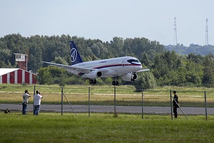   Sukhoi Superjet   - 