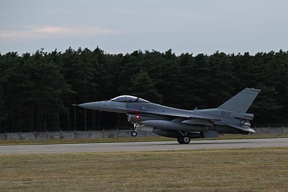   F-16  