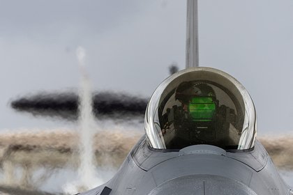  F-16   