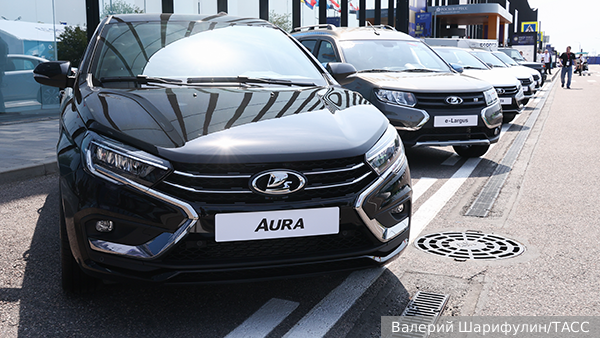   Lada Aura  