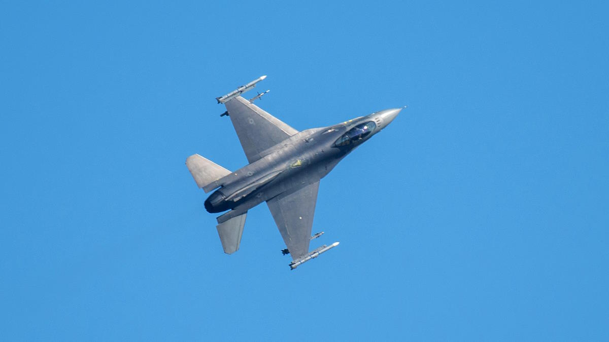       F-16