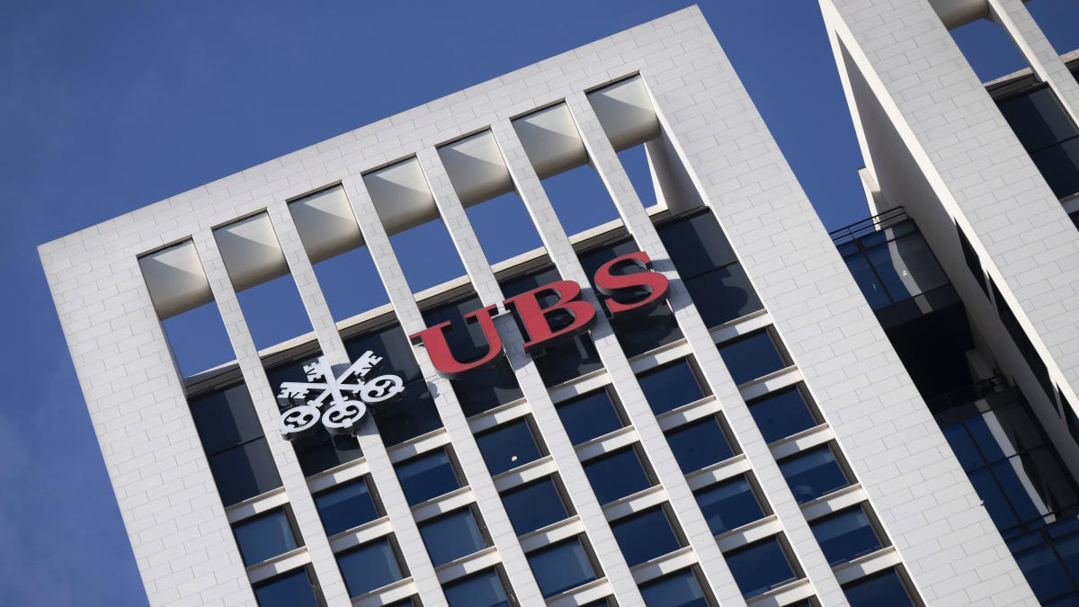 :  UBS    75%    Credit Suisse