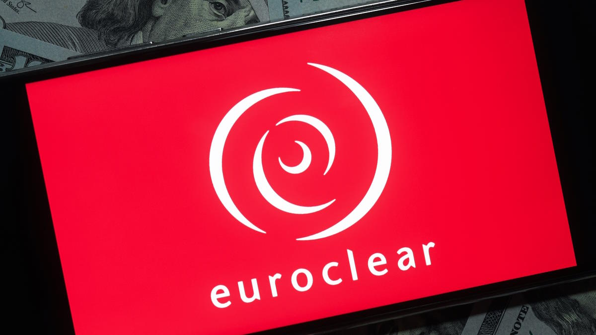 Euroclear   100      ,     